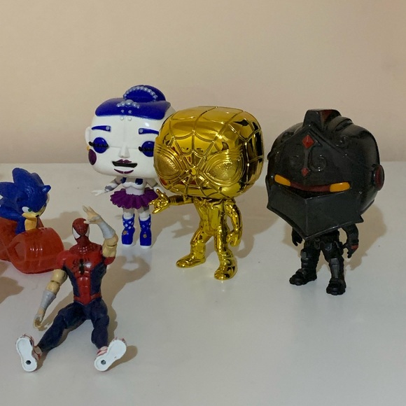 Lot of toys and action figures - Picture 3 of 4